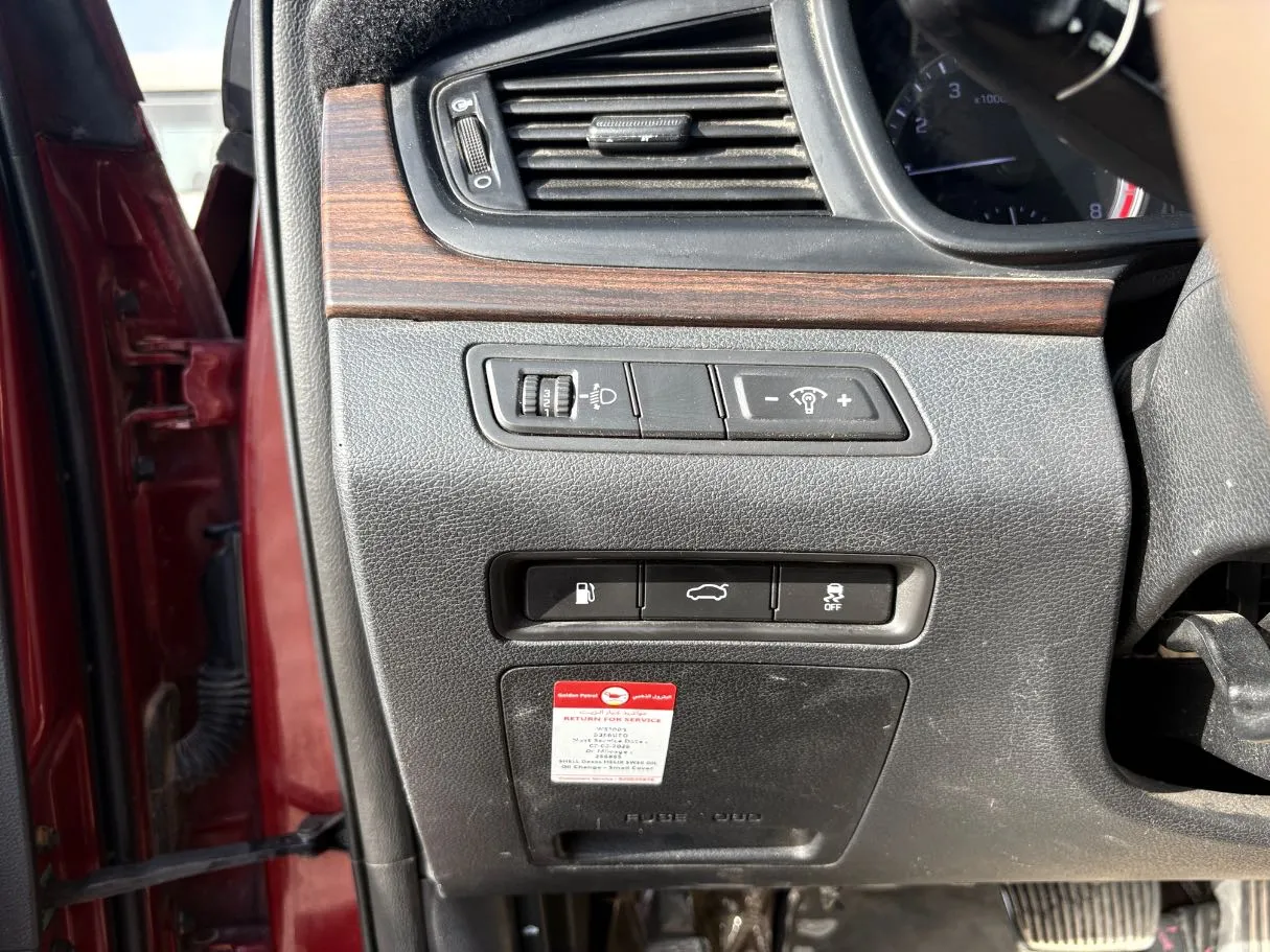 Car image 26