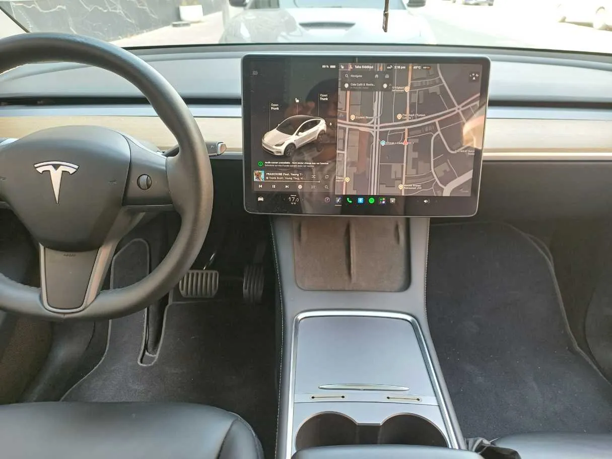 Car image 16