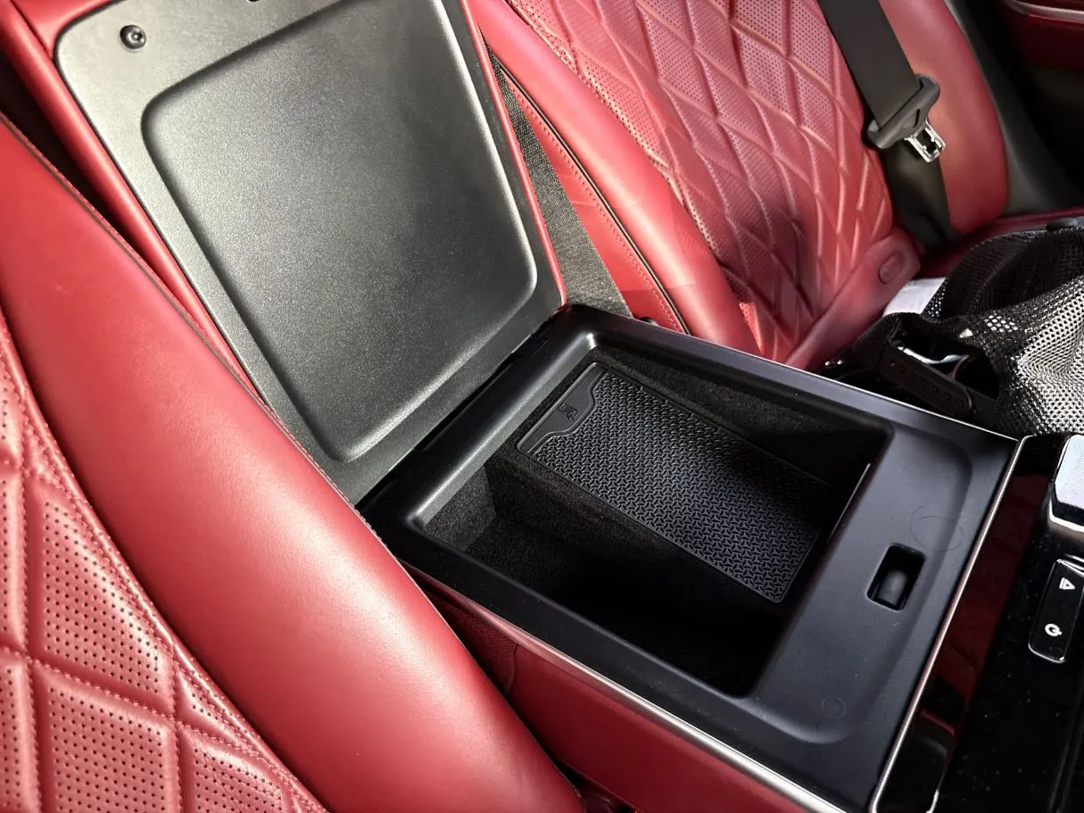 Car image 30