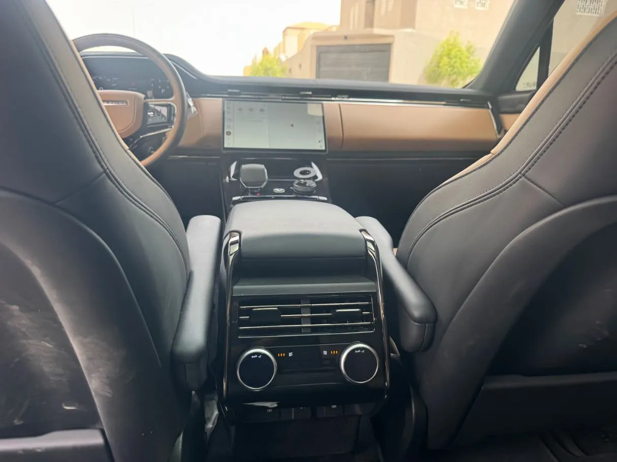 Car image 23