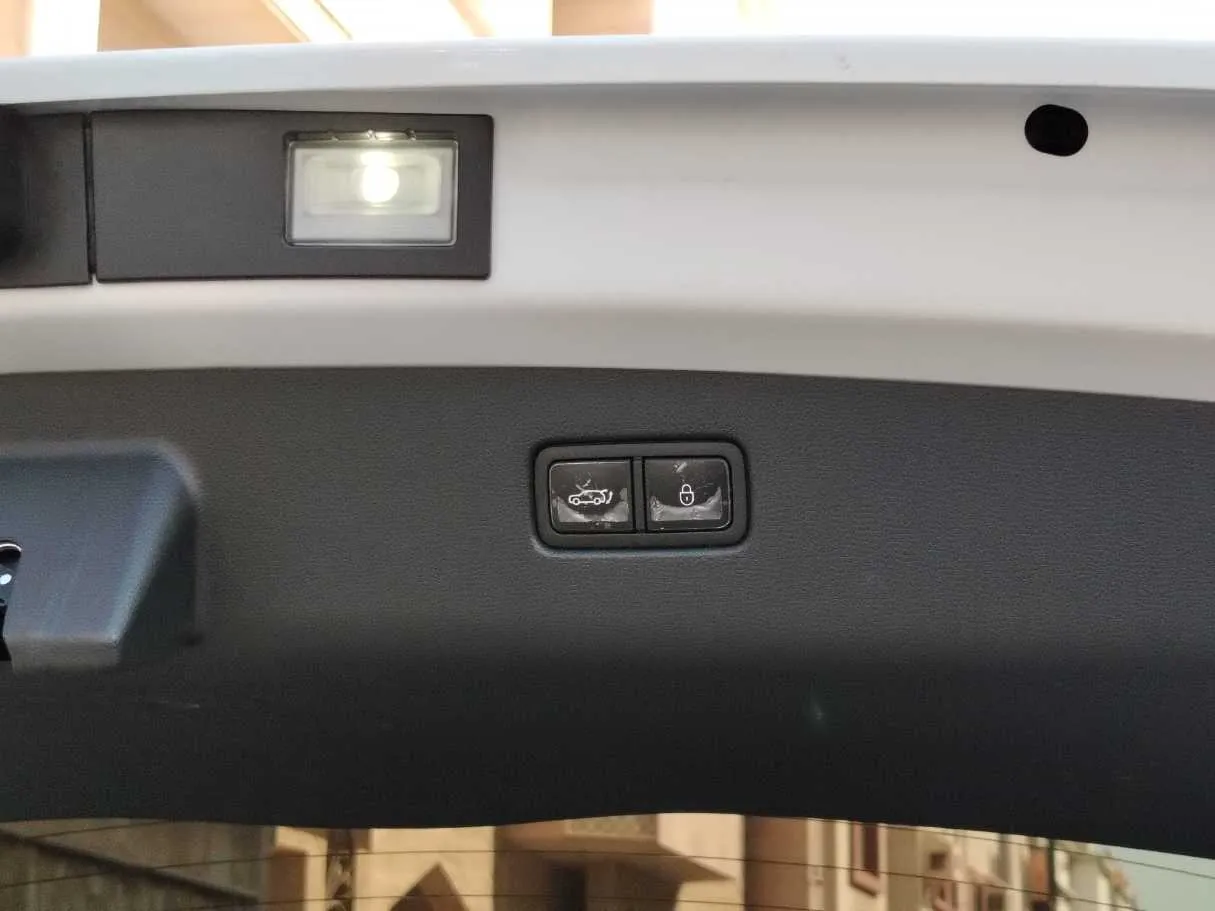 Car image 37