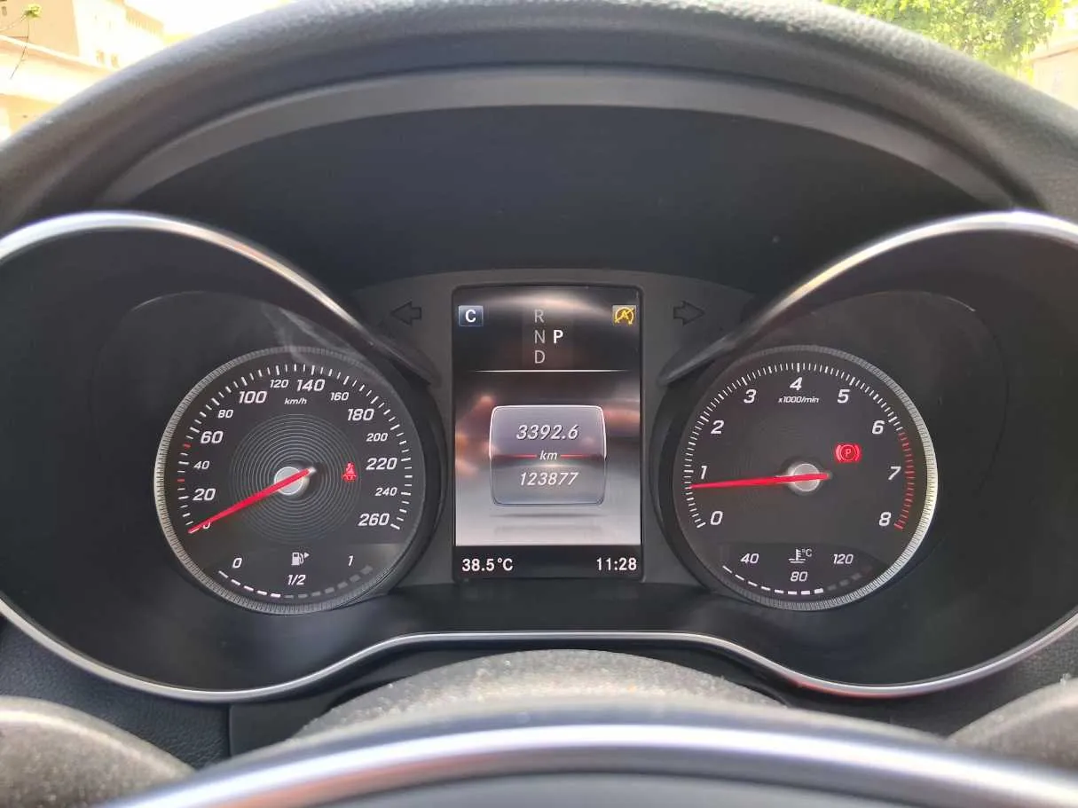 Car image 18