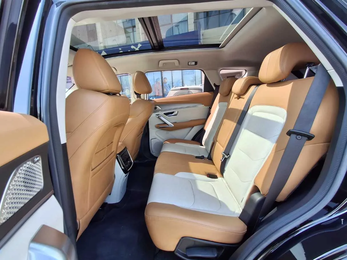 Car image 13