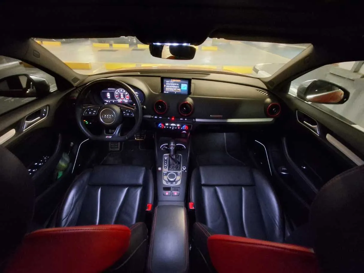 Car image 14