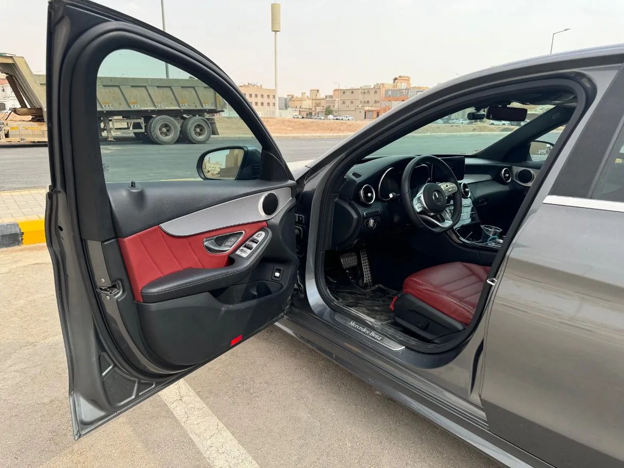 Car image 10