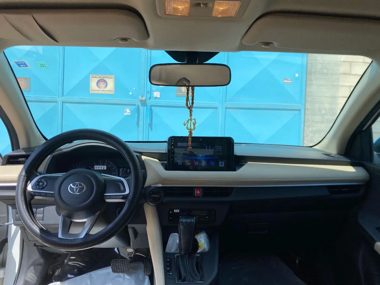 Car image 14