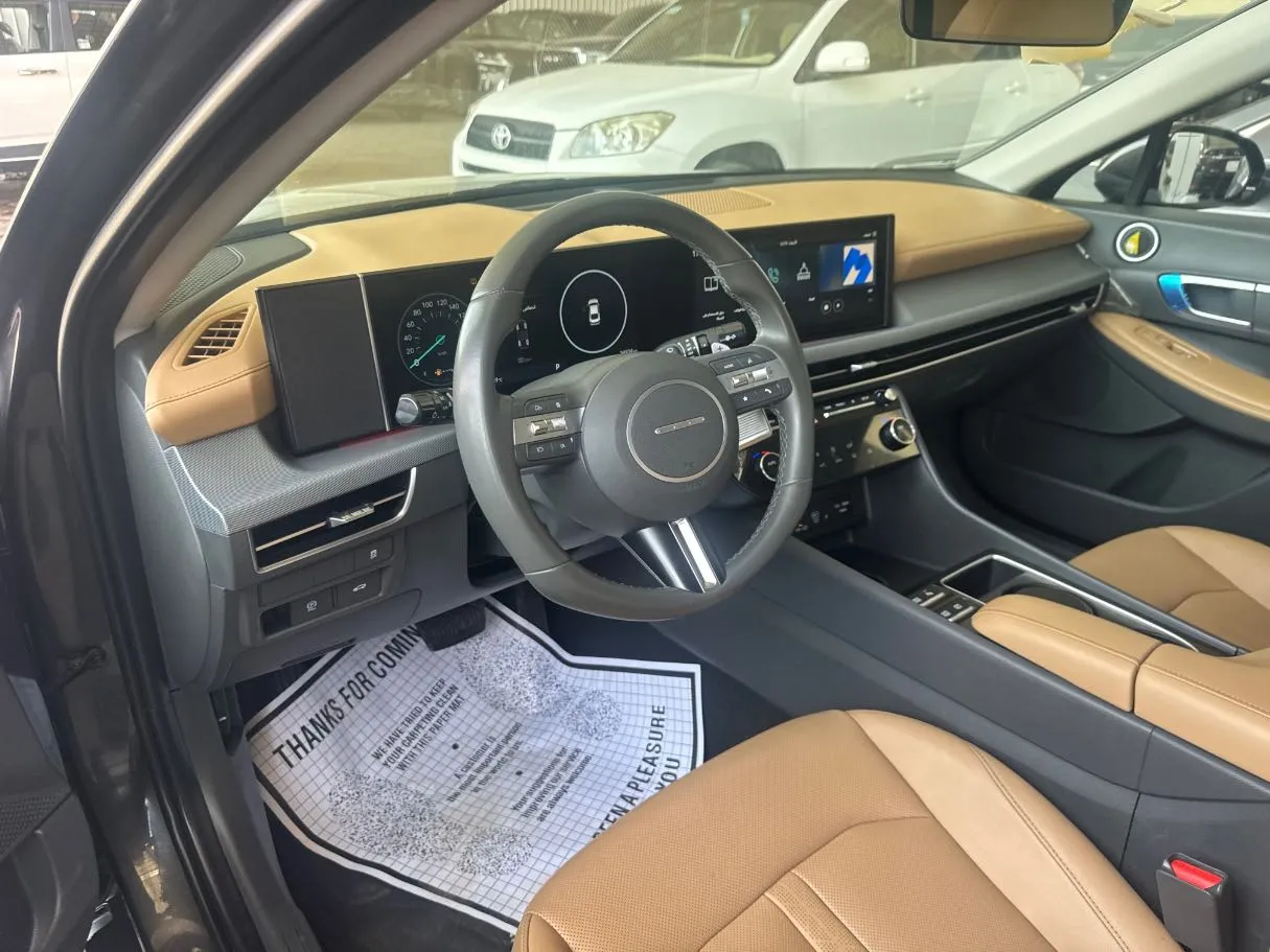 Car image 13