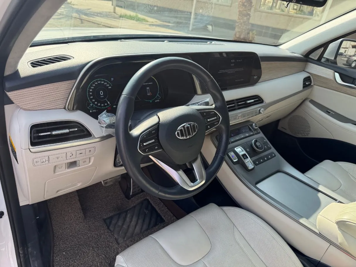 Car image 10