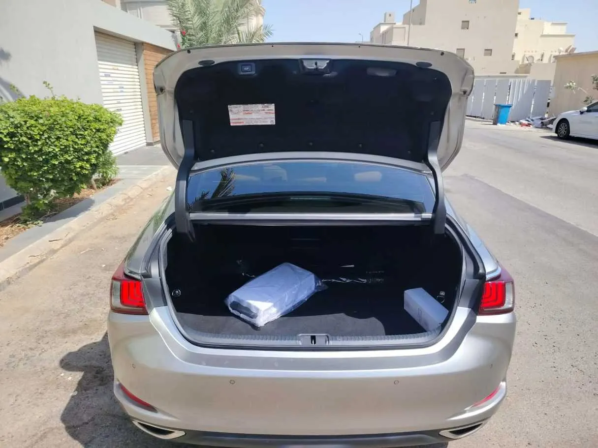 Car image 27