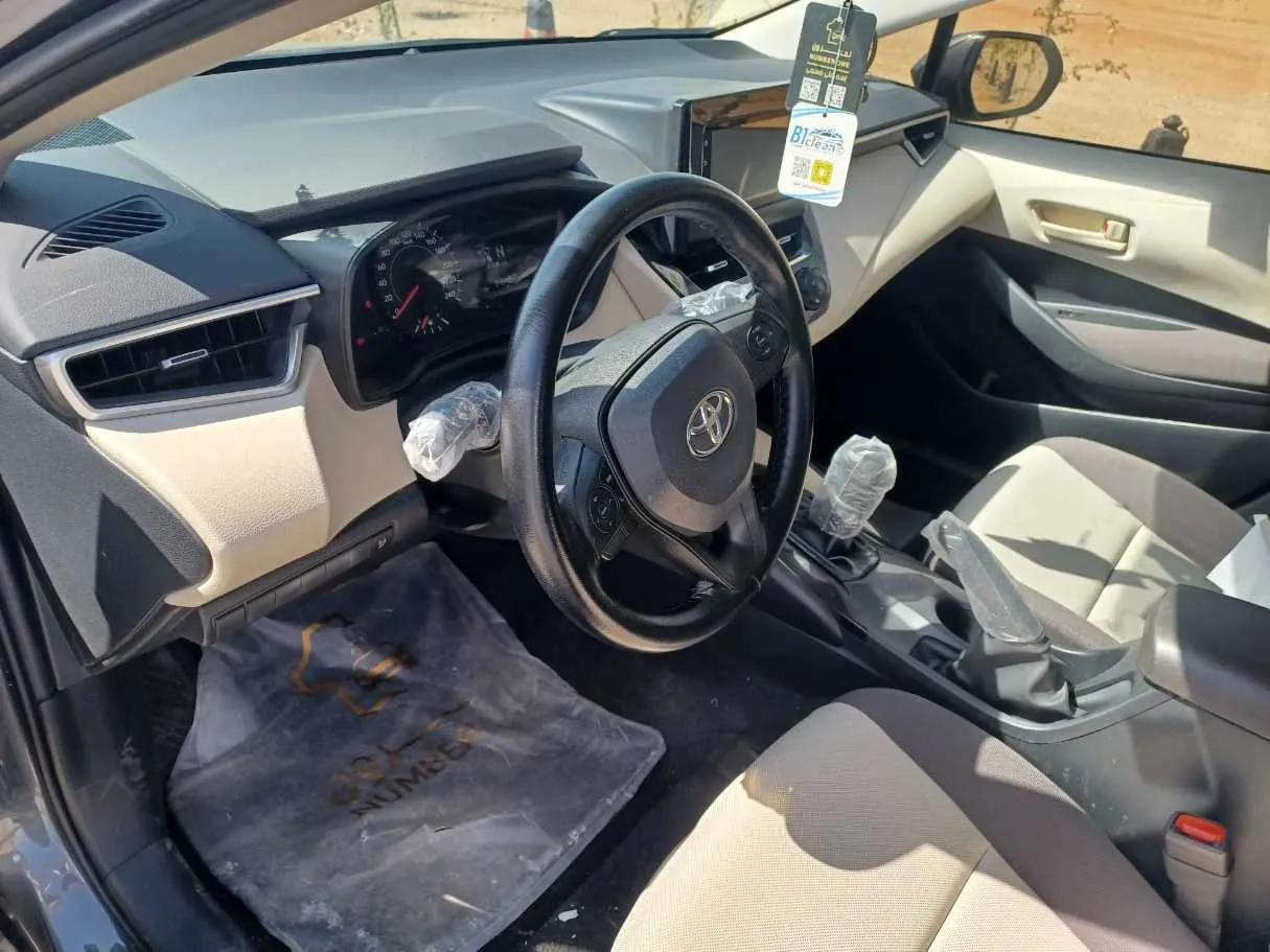 Car image 12