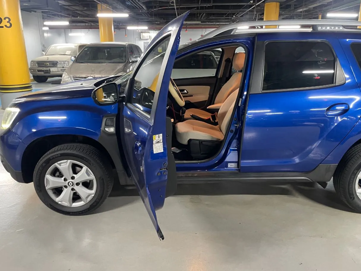 Car image 12