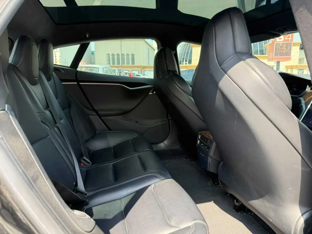 Car image 13