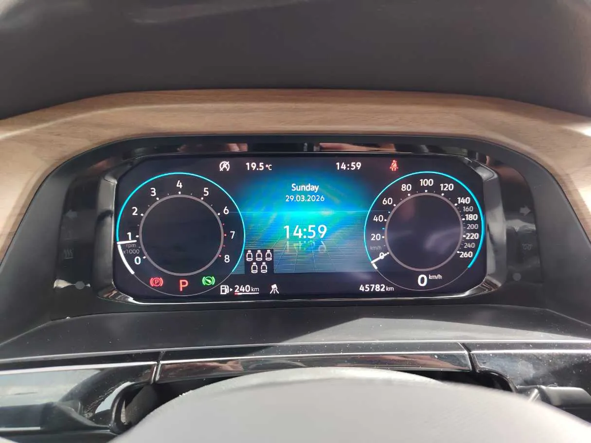 Car image 23