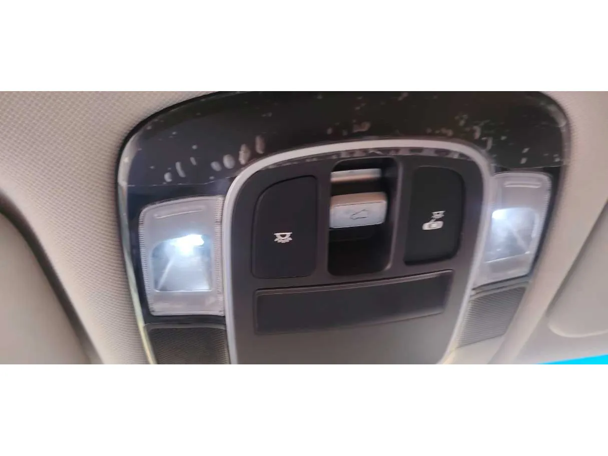Car image 24