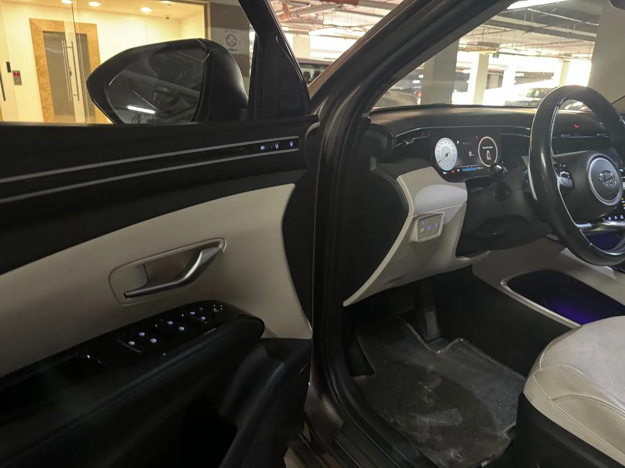 Car image 22