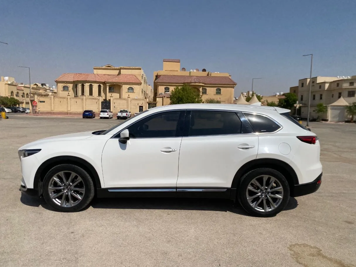Car image 8