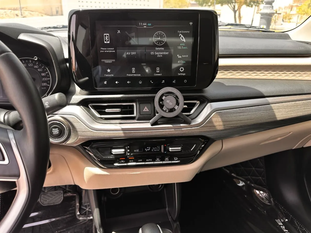 Car image 18