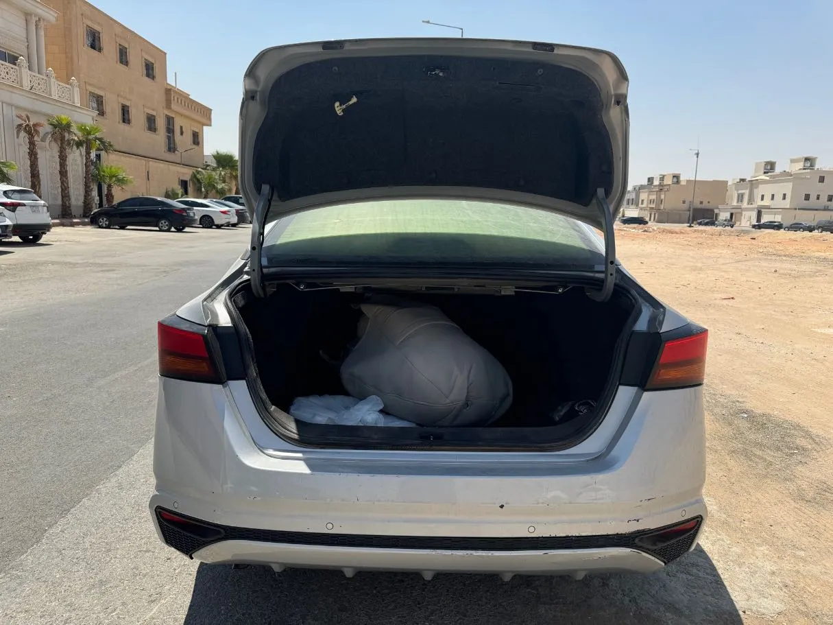 Car image 22
