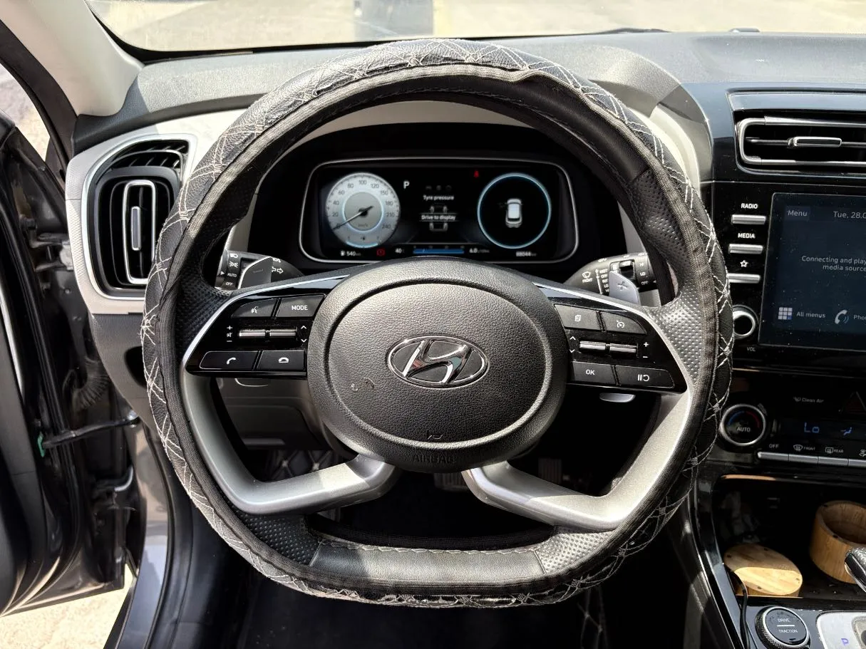 Car image 23