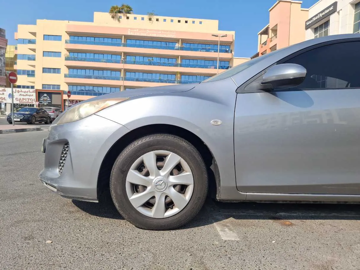 Car image 9