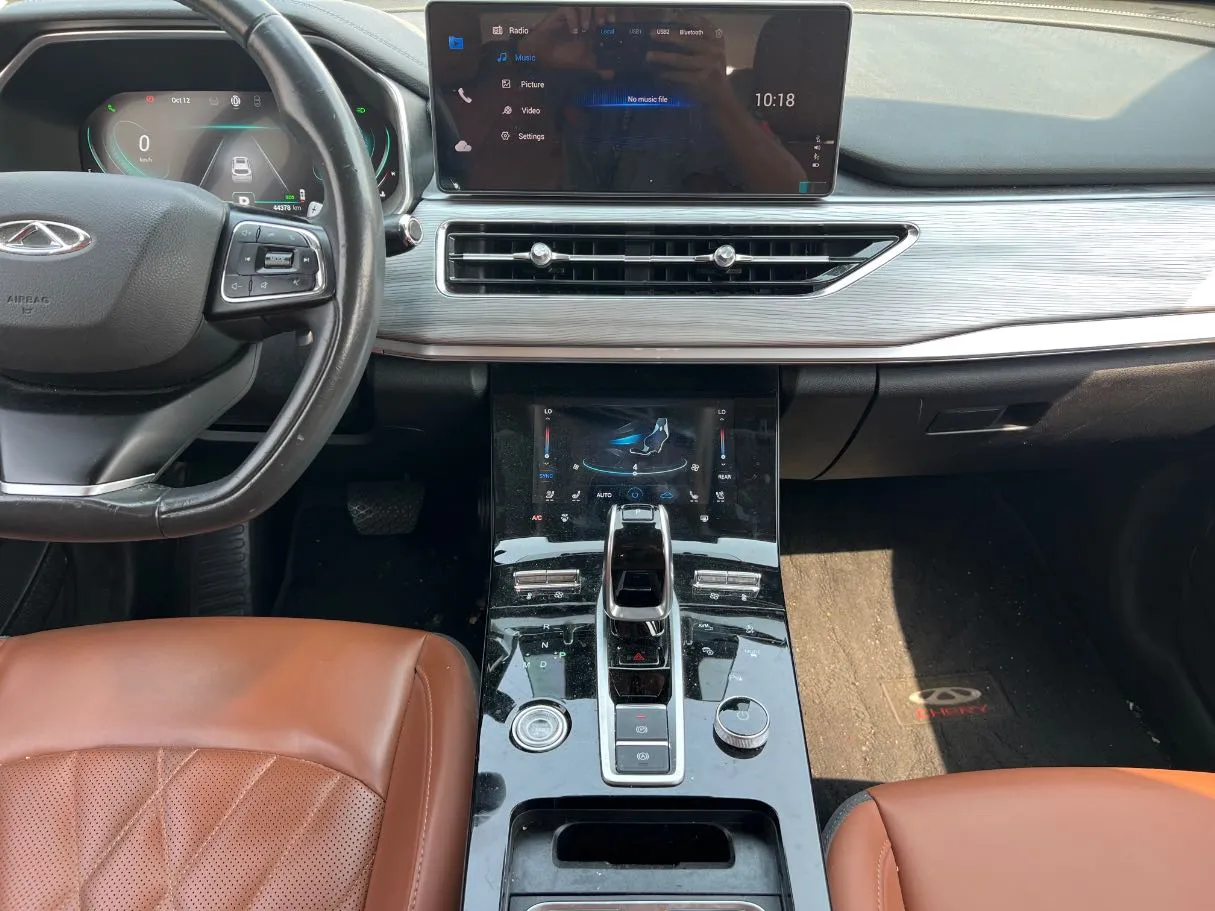 Car image 16