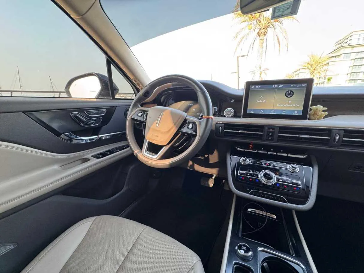 Car image 7