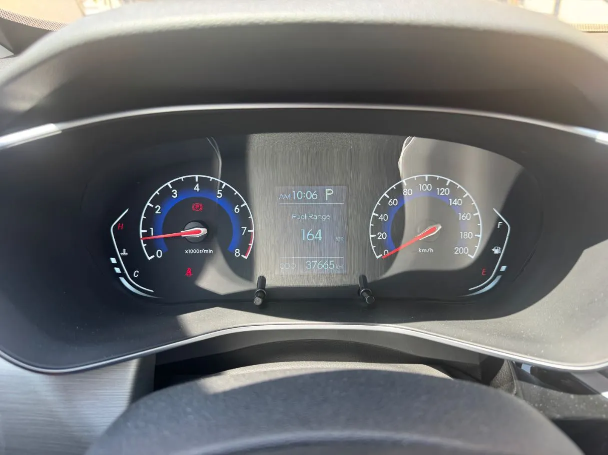Car image 18