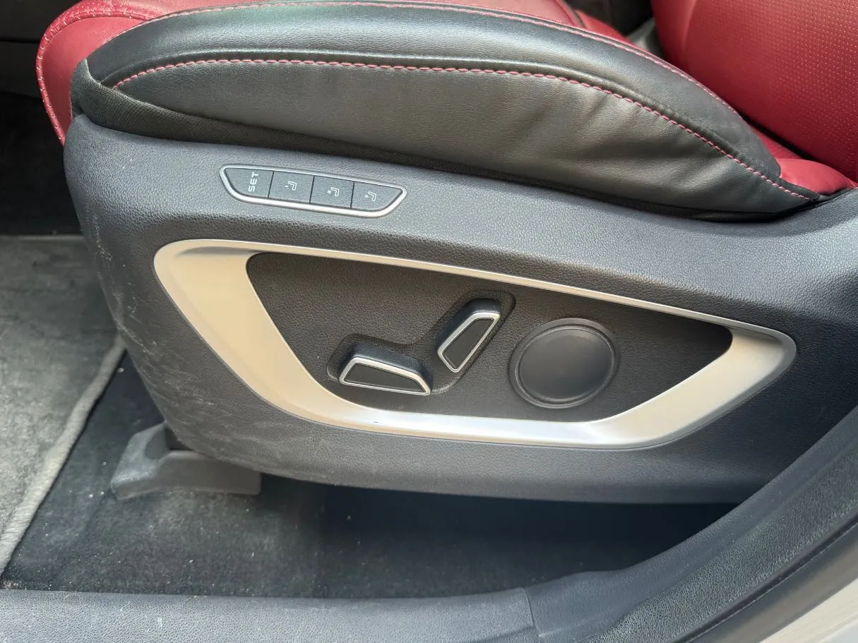 Car image 25