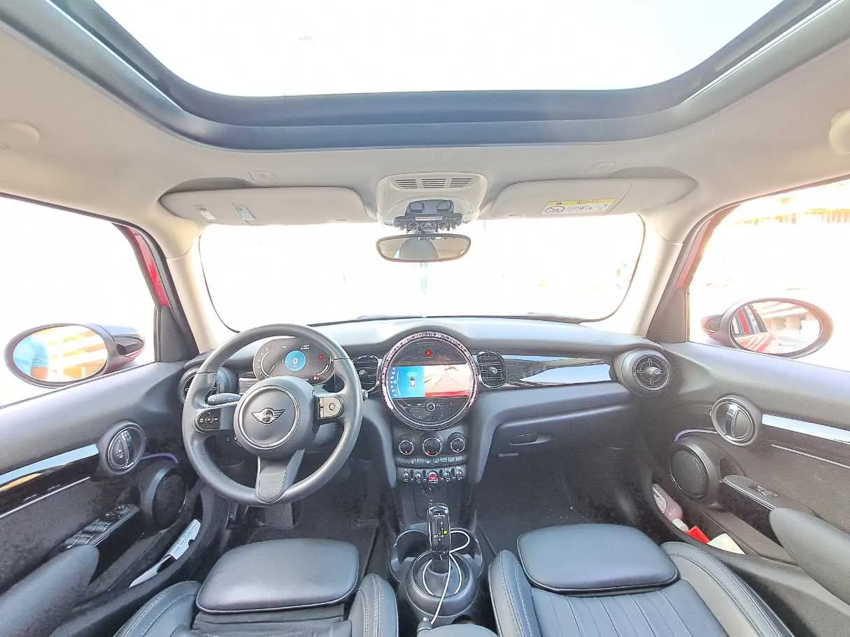 Car image 14