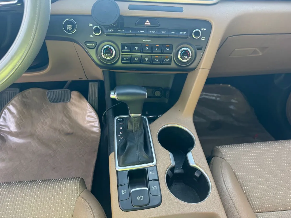 Car image 15