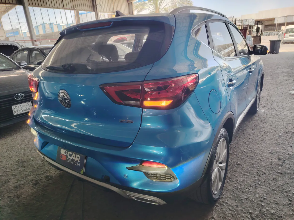 Car image 5