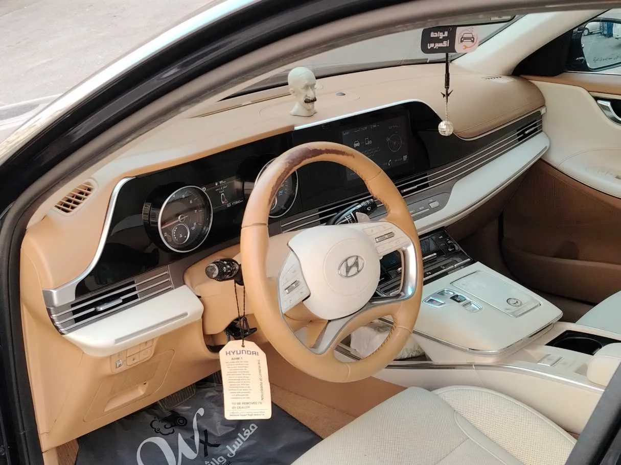 Car image 11