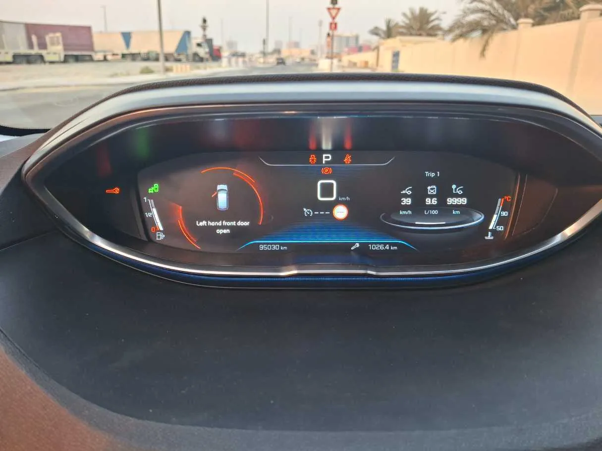 Car image 18