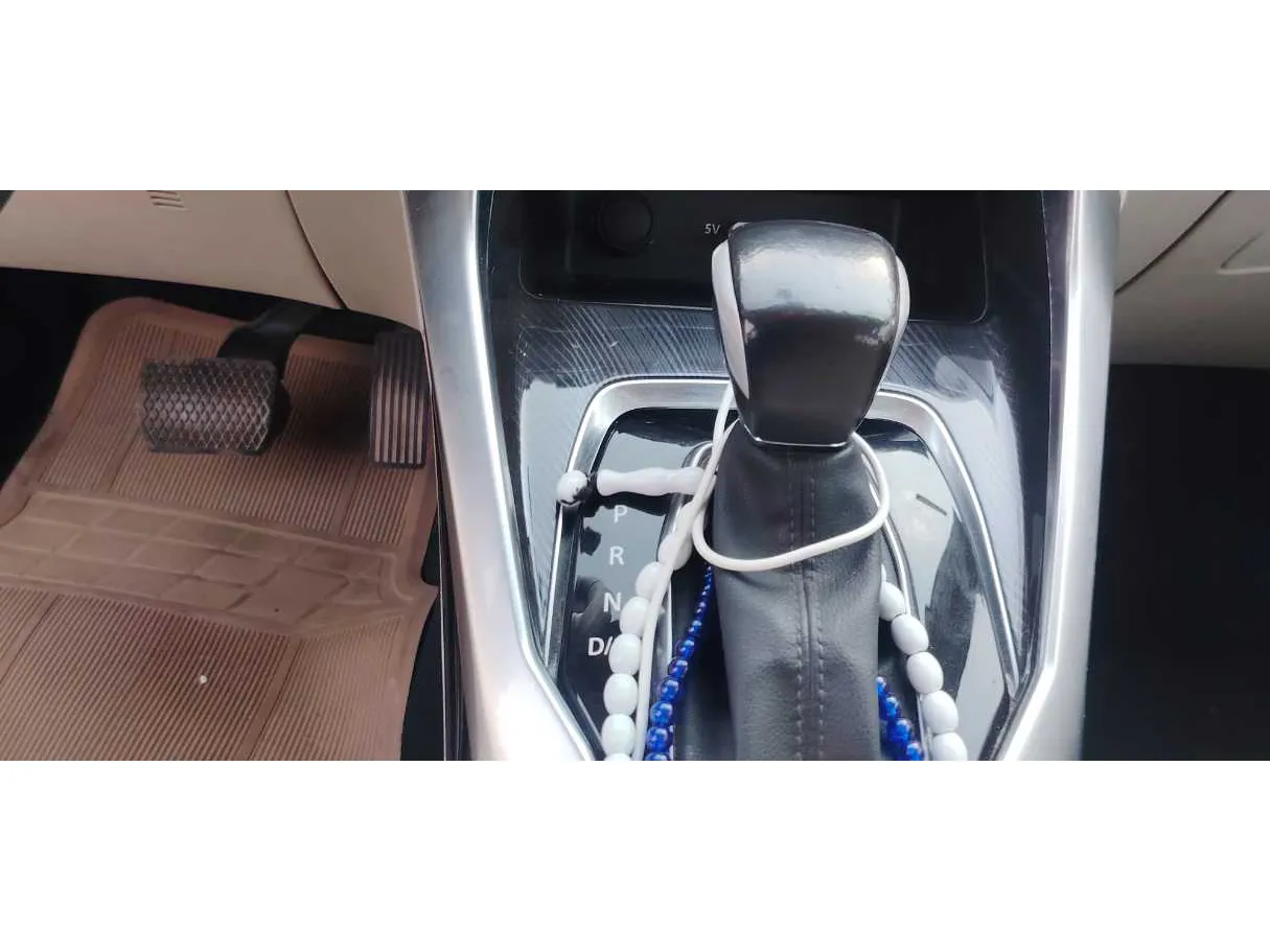 Car image 13