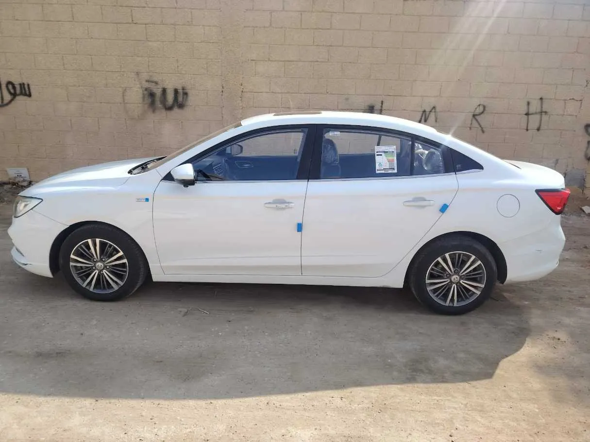 Car image 8