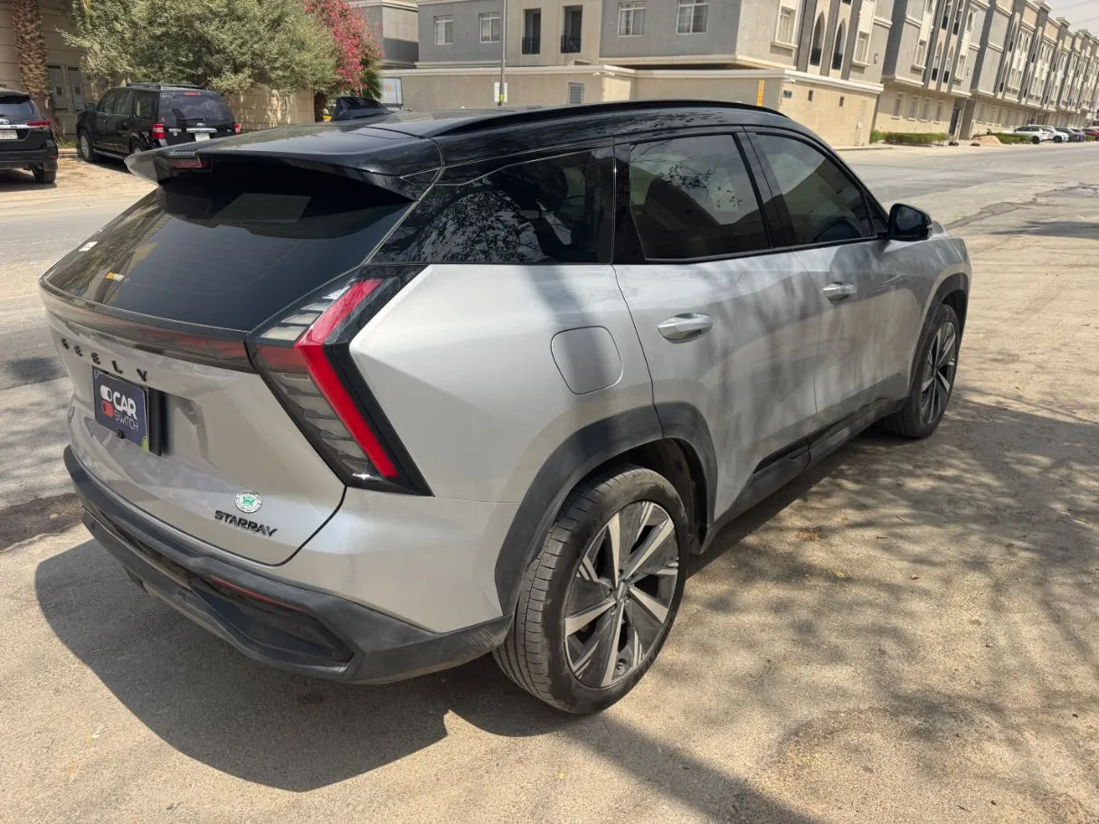 Car image 5