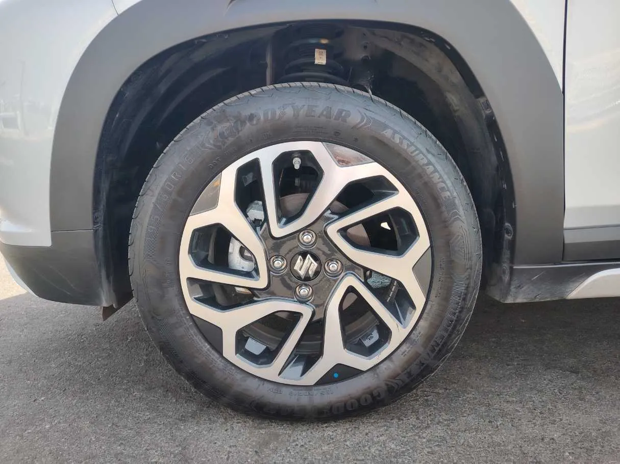 Car image 9