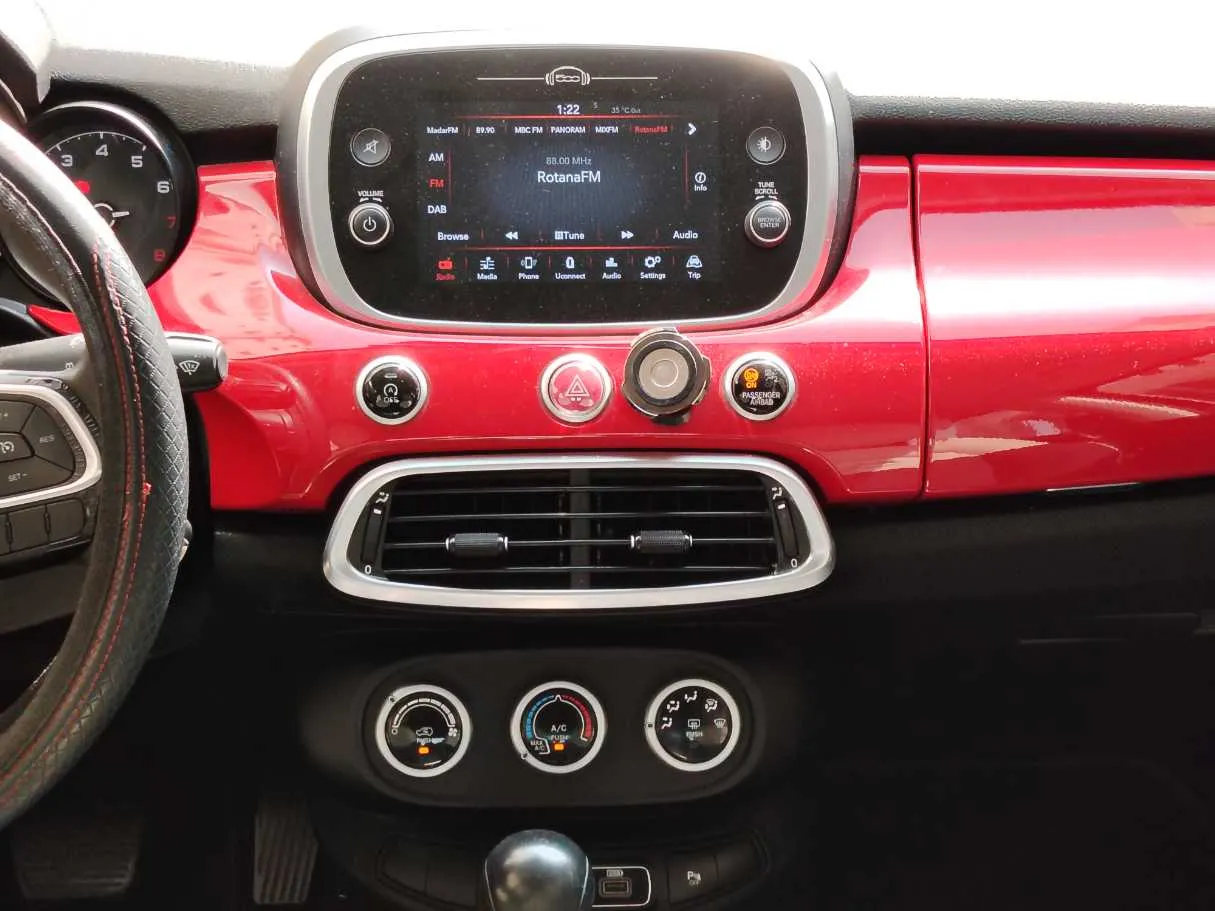 Car image 19