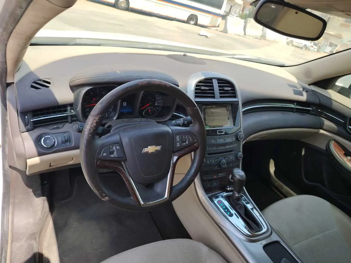 Car image 12