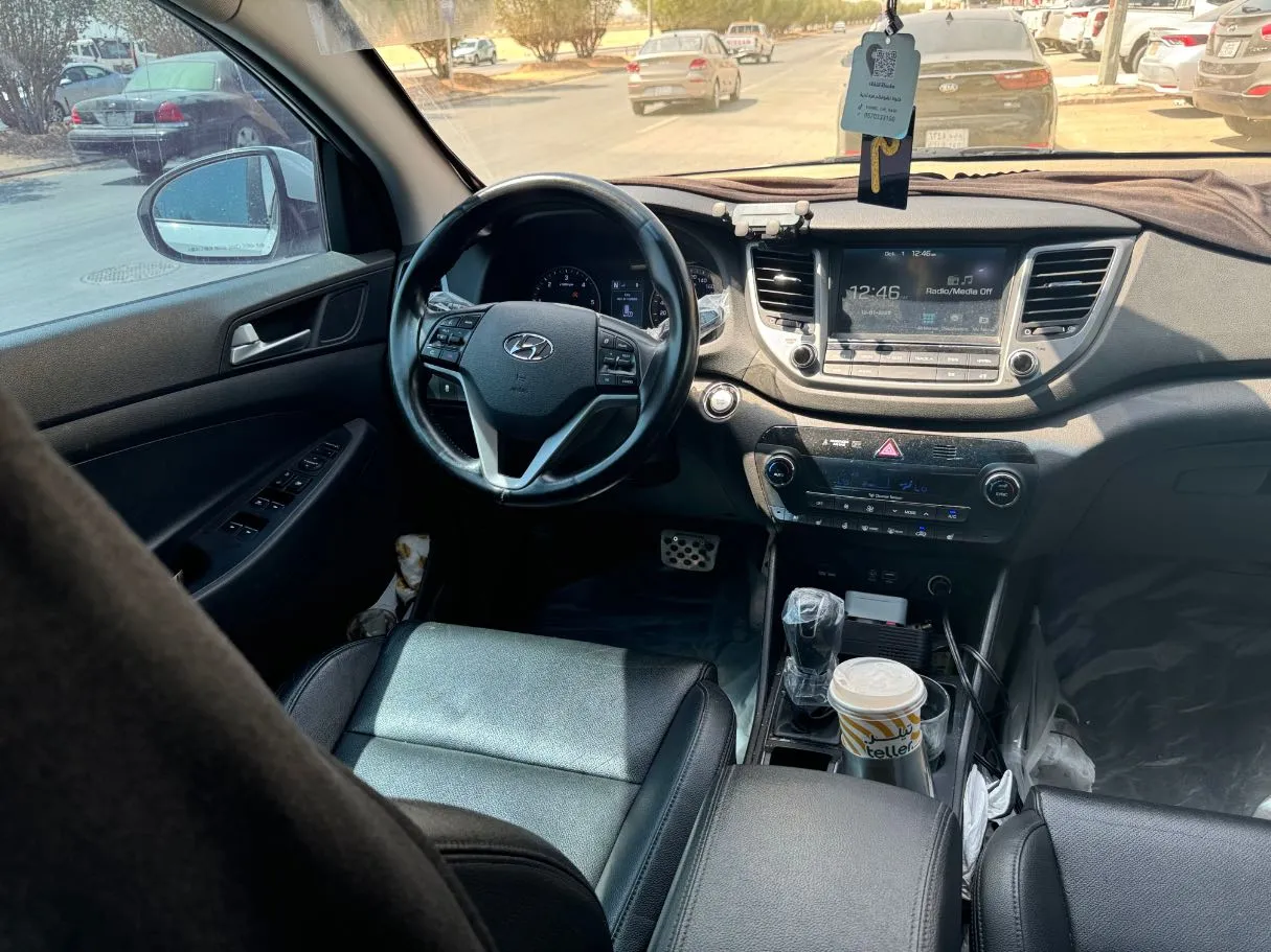 Car image 19