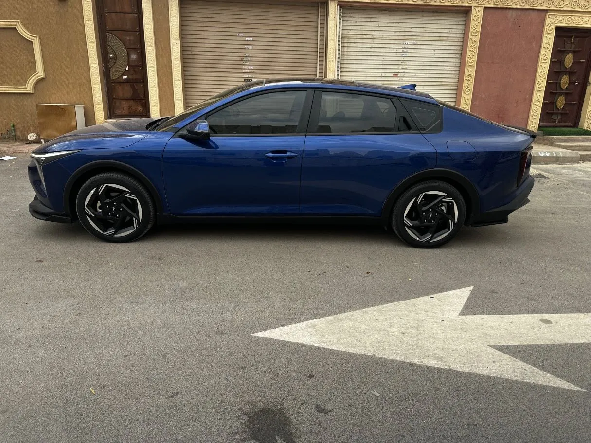 Car image 8