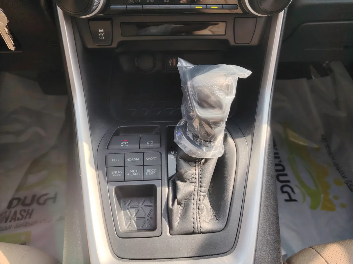 Car image 19