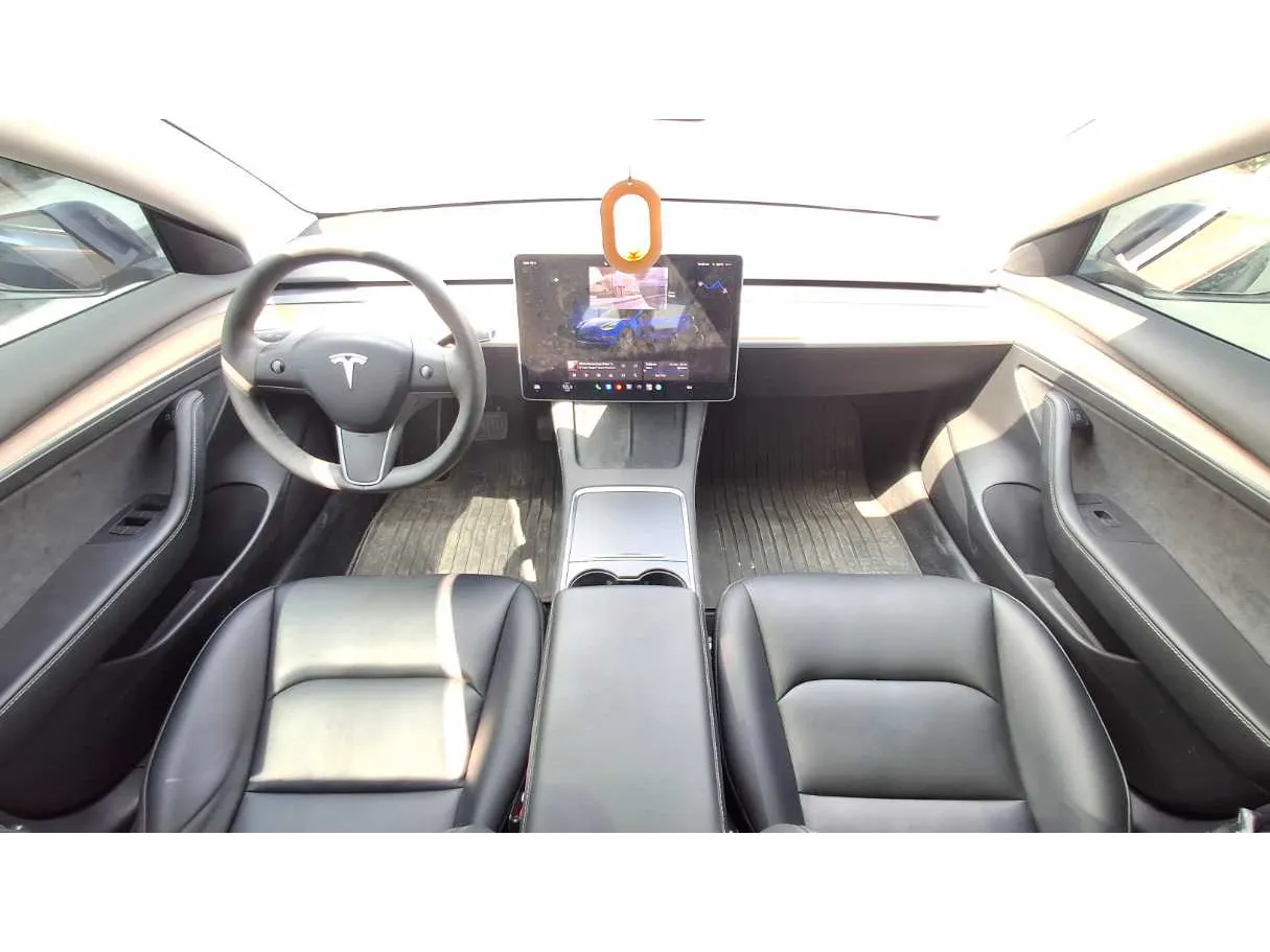 Car image 16