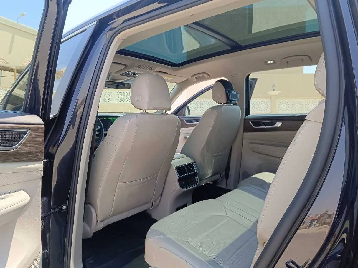 Car image 17
