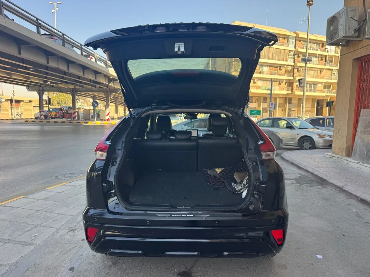 Car image 19