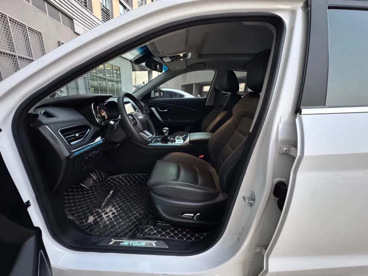 Car image 11