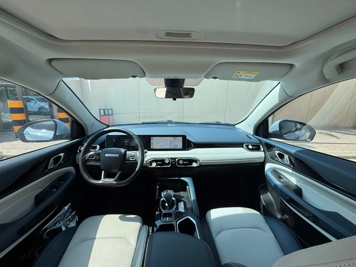 Car image 16