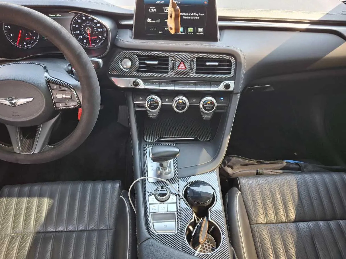 Car image 14