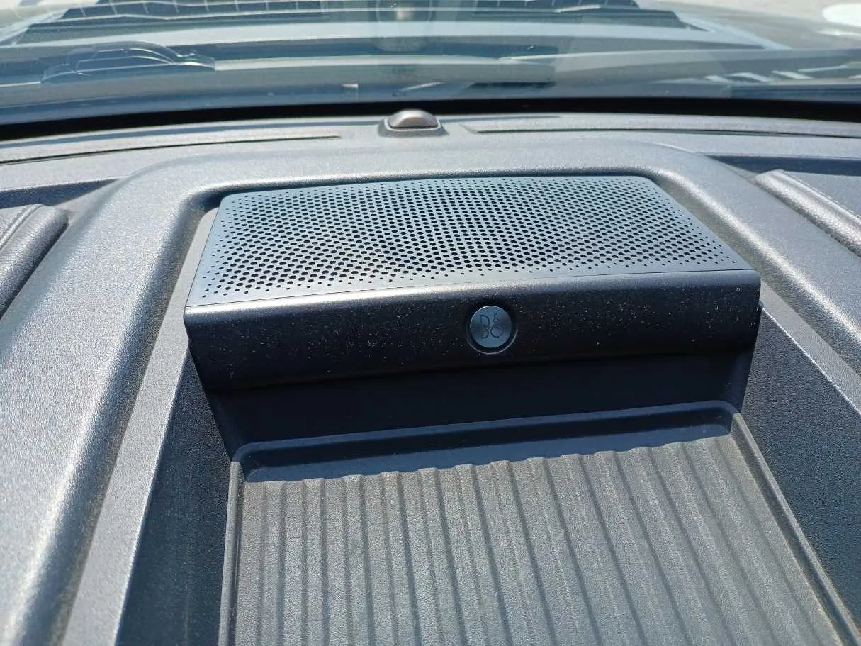 Car image 24