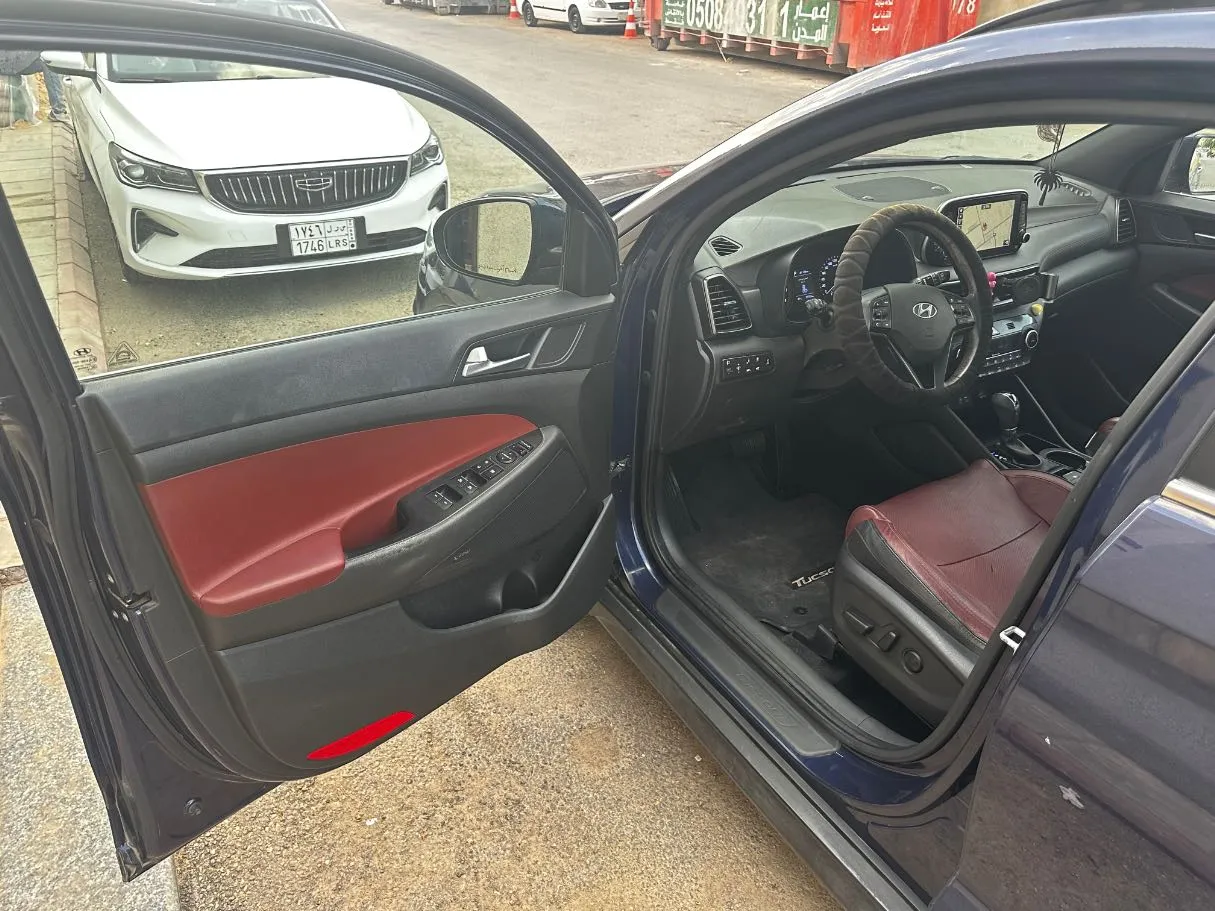 Car image 10